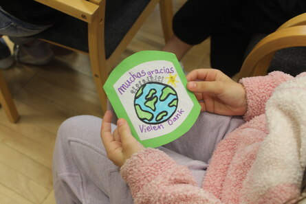 Foto: Eine Danksagungskarte von unseren Schülern für die Gäste aus Venezuela.