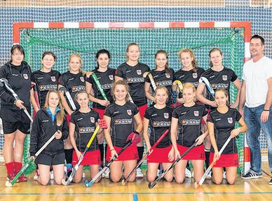 Angriffslustiger ATV: Karoline Amm, Maxi Benedix, Theresa Nägler, Nadja Ziane, Sarah Schubert, Salome Zschieschang, Melanie Göbel, Nancy Rudolph, Axel Thieme (stehend v.l.), Stefanie Füssel, Nadine Schwarte, Stella Schniewind, Vanessa Wenzel, Julia Kappler und Laura Maichrowski. 