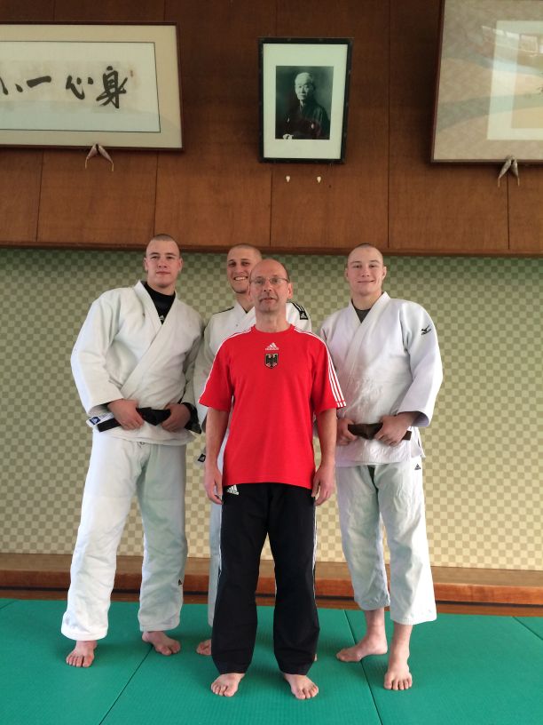 Daniel Herbst, Danny Hanke und Robert Uniewski mit Trainer O.Schmidt. Foto: privat 