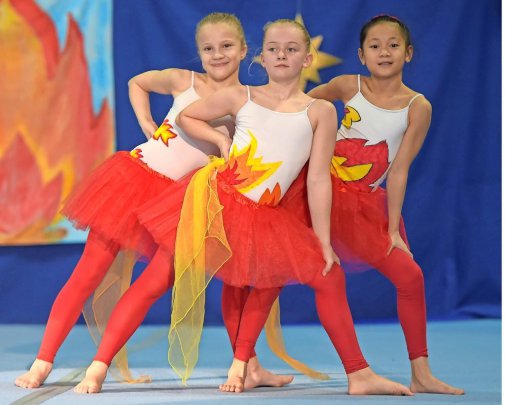 Feuriges Turn-Trio: Chiara Schmidt, Fanny Schmidt und Thu Anh Duong.
