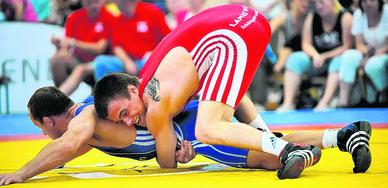 Hofft noch auf seinen Olympia-Start: Leipziger Ringer-Klassikspezialist und Aushängeschild Dustin Scherf (r.). Hofft noch auf seinen Olympia-Start: Leipziger Ringer-Klassikspezialist und Aushängeschild Dustin Scherf (r.).