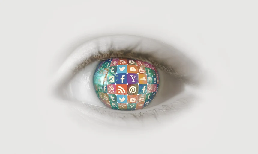 Grafik: Auge mit Icons von Social Media.