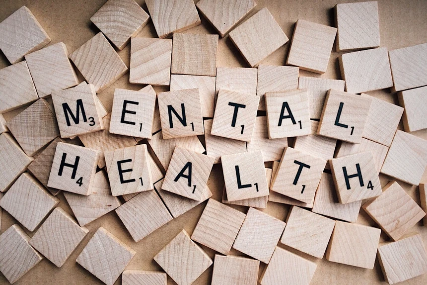 Foto: Holzbuchstaben ergeben das Wort Mental Health.