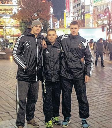 David Häfner, Roman Schulze und Daniel Herbst in Tokio (v.l.). David Häfner, Roman Schulze und Daniel Herbst in Tokio (v.l.).