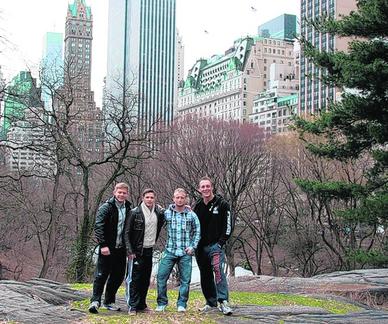 Machten nicht nur im New Yorker Central Park eine gute Figur: Die Leipziger Judokas Robert Gess, Johannes Herzig, Danny Wallich und Rene Kirsten (v.l.). Machten nicht nur im New Yorker Central Park eine gute Figur: Die Leipziger Judokas Robert Gess, Johannes Herzig, Danny Wallich und Rene Kirsten (v.l.).