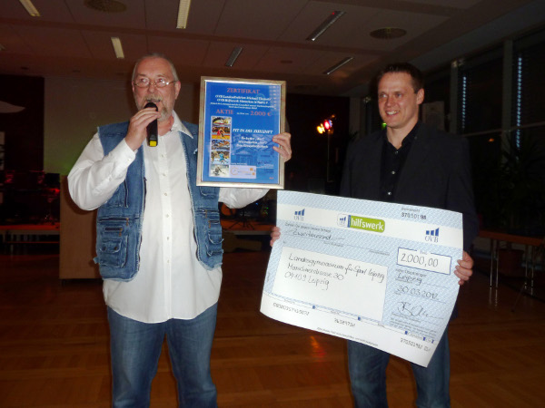 Stephan Marschner und Michael Thomale(r) bei der Scheckübergabe. Stephan Marschner und Michael Thomale(r) bei der Scheckübergabe.